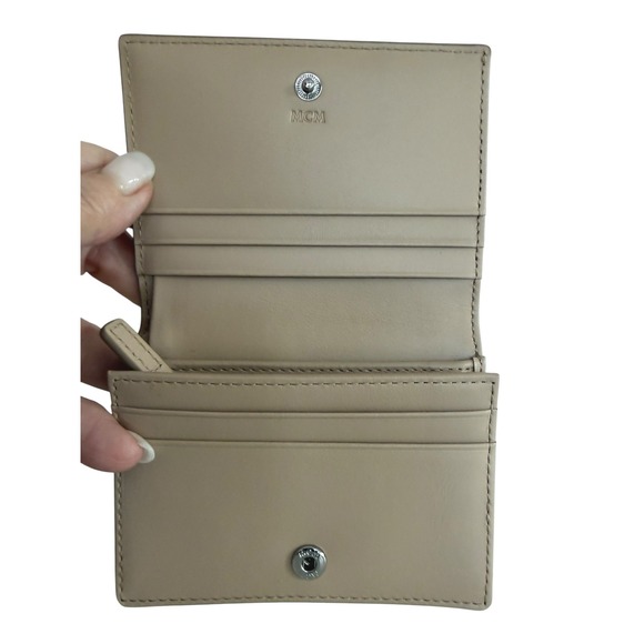 MCM Mini Patent Leather Wallet Beige Embossed Logo Coin Card/Holder Dusty NWOT - Picture 7 of 10